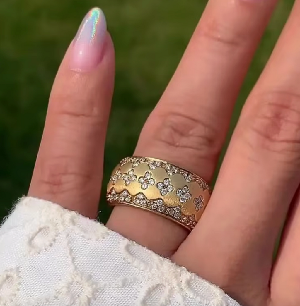 Italian Retro Four-Leaf Clover Zircon Ring